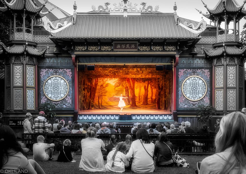 Bildet har også en Orton effekt og en svart-hvitt effekt lagt på i Photoshop.