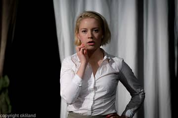Bilde tankefull Teater Neuf Family Crisis av Ørjan Liland