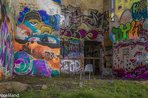 Bilde av grafitti stol bakgård Hausmania av Ørjan Liland Bilder fra Hausmania i Oslo