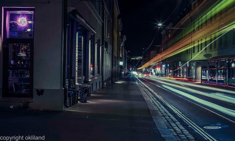 Lysmaling og HDR bilde utenfor Rebel på Grunerløkka i Oslo av Ørjan Liland